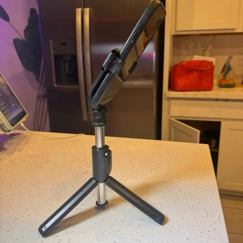Q07 Remote Control Selfie Stick with Bluetooth Integration - Black Tripod Style Device for Easy Photography