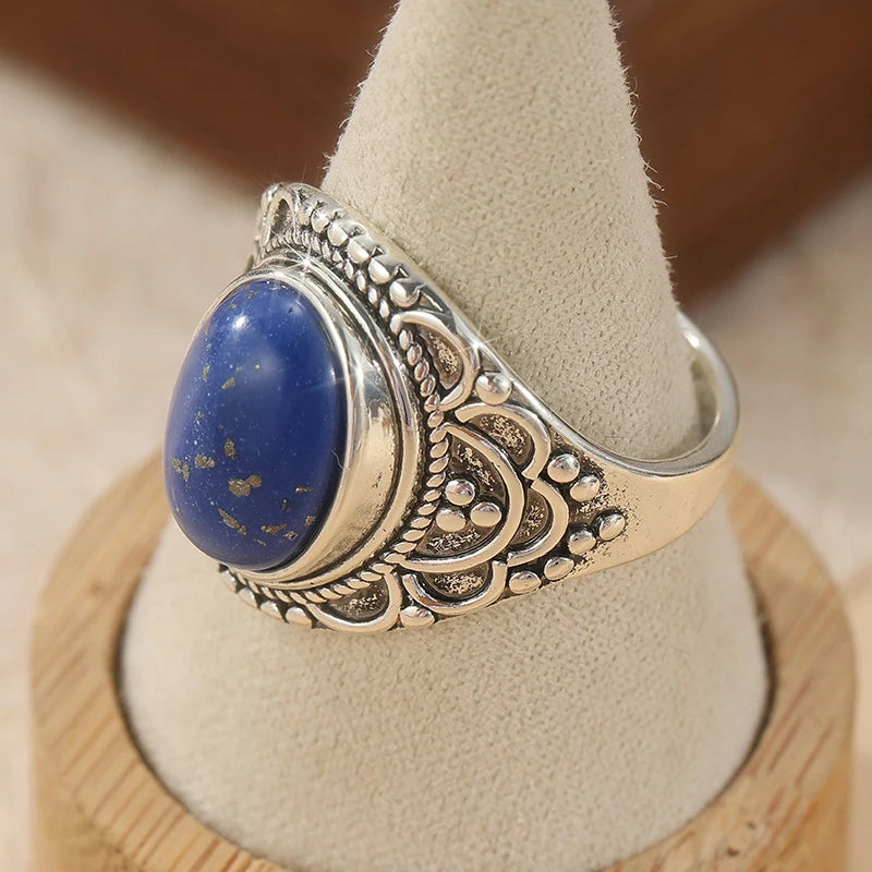 Vintage Gorgeous Inlaid Oval Synthetic Lapis Lazuli Hand Carved Ring for Women Exquisite Fashion Banquet Silvery Plated Jewelry