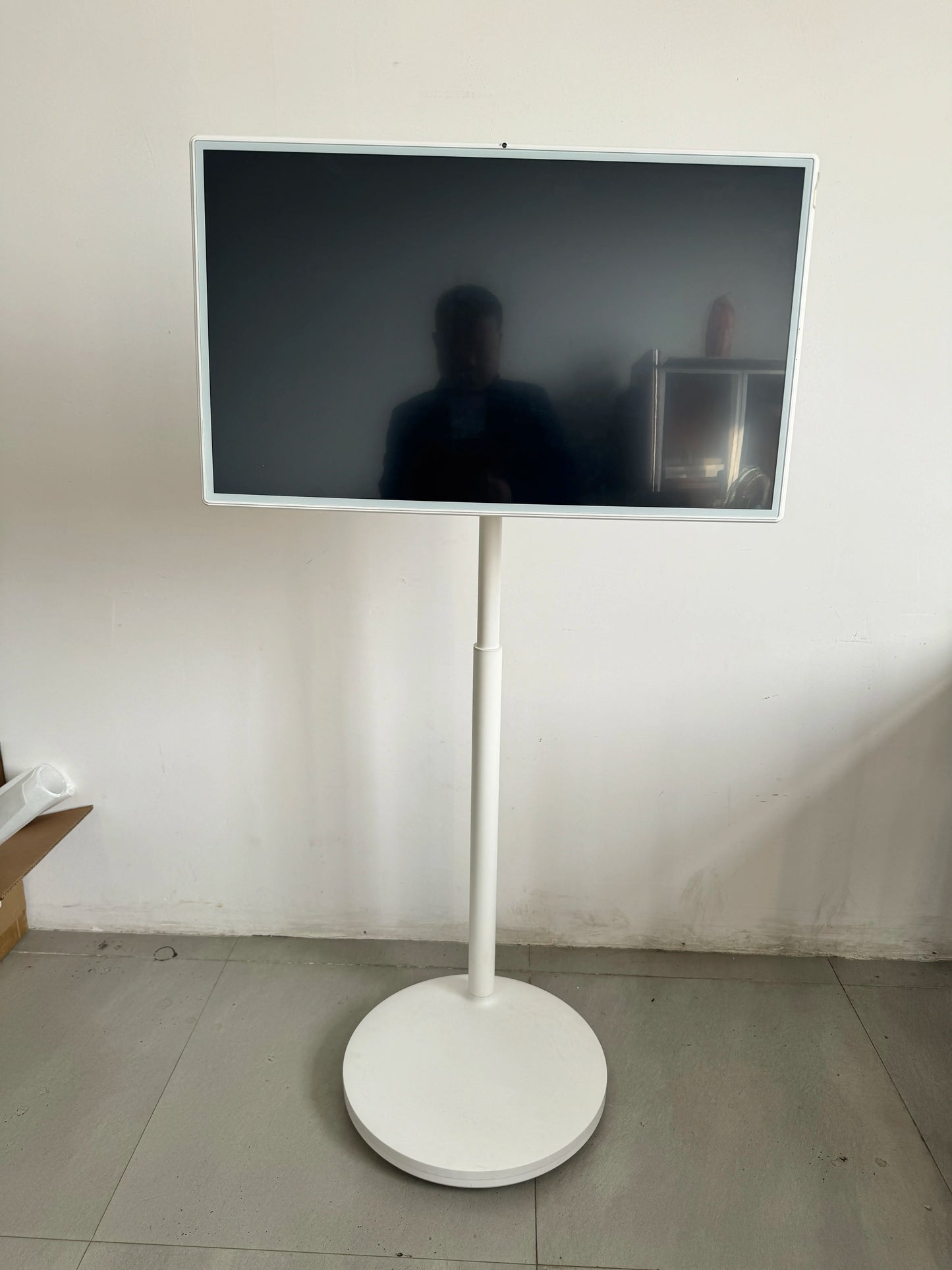 32" Portable Smart TV Touchscreen LED Monitor Mobile Standing Display for Gaming Study Fitness